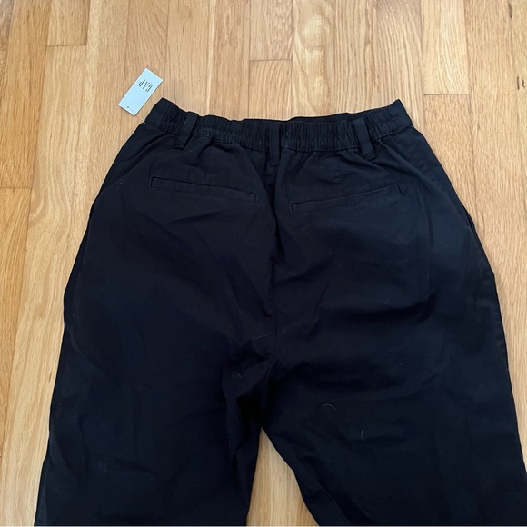 NWT Gap High Rise Pleated Khakis Size 4P - Picture 5 of 5